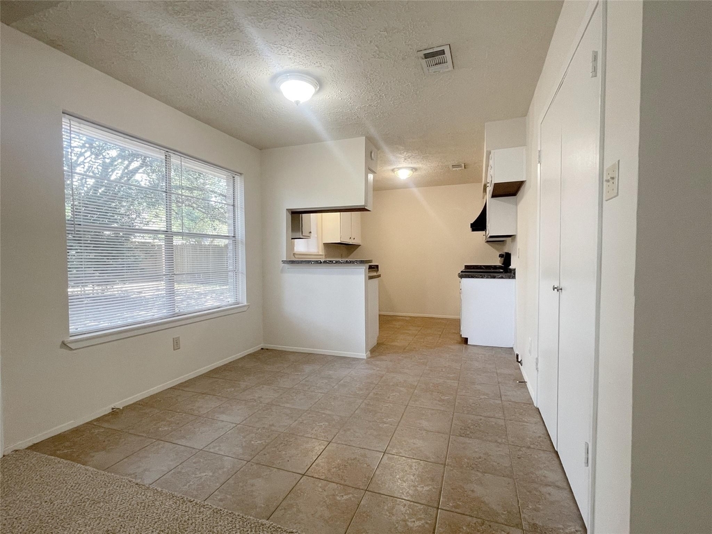 19010 Kemble Road - Photo 3