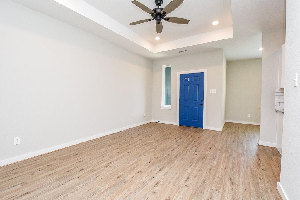 10317 Lake Road - Photo 3