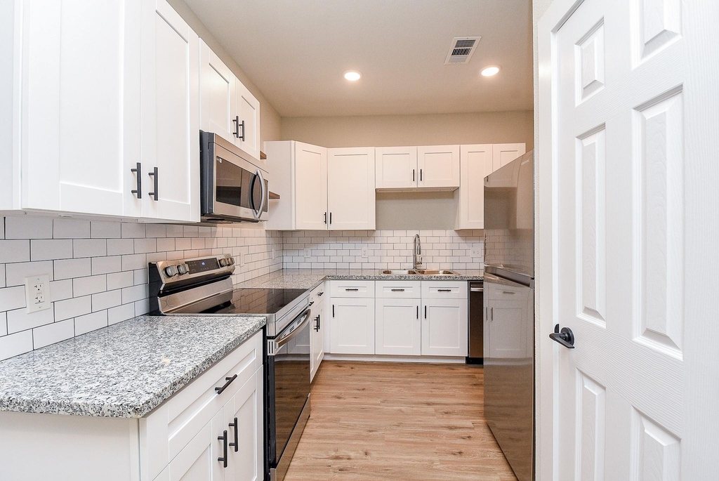 10317 Lake Road - Photo 6