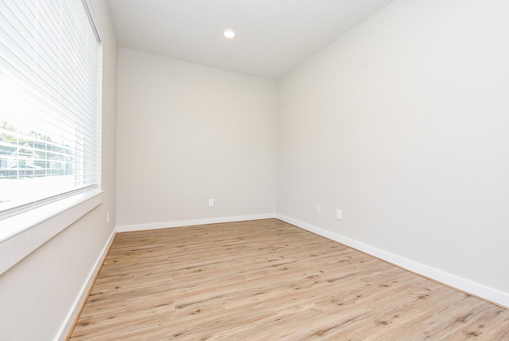 10317 Lake Road - Photo 4