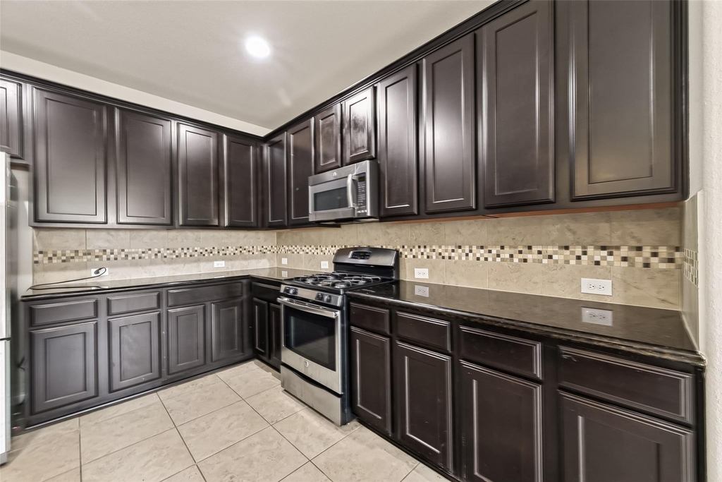 3327 Fairmont Hills Lane - Photo 9
