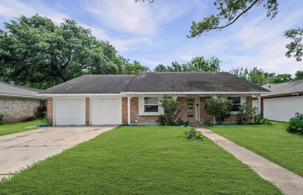 10935 Silkwood Drive - Photo 0