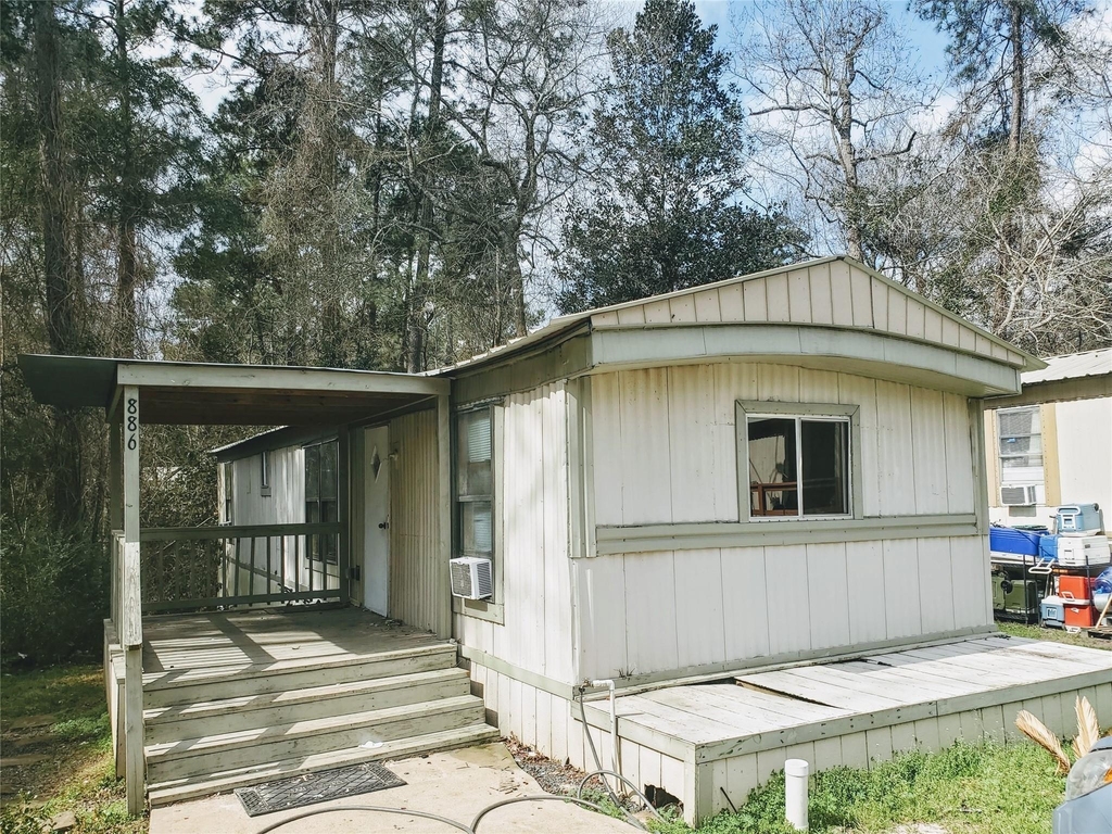 886 Queenswood - Photo 1