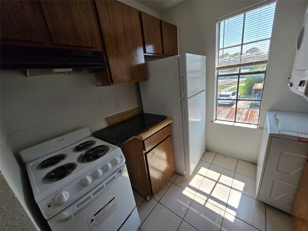 8323 Wilcrest Drive - Photo 5
