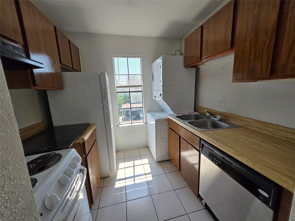 8323 Wilcrest Drive - Photo 4