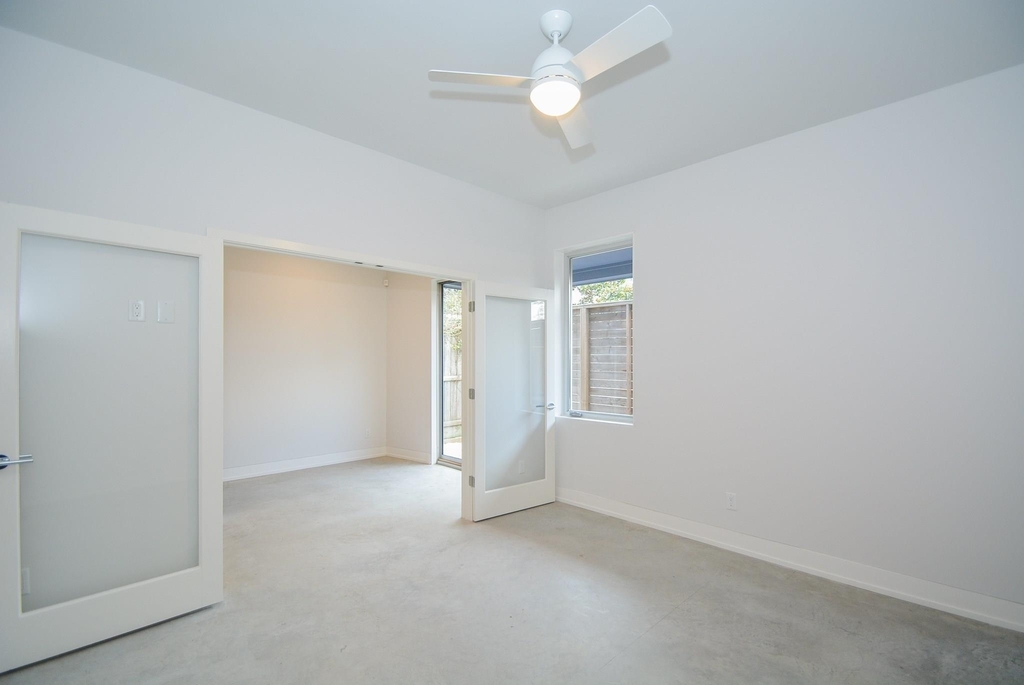 1905 Oakdale Street - Photo 7