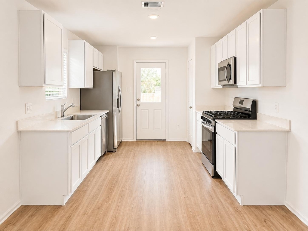 1515 Las Cuevas Drive - Photo 3