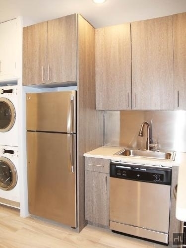 East 52 Street - Photo 1