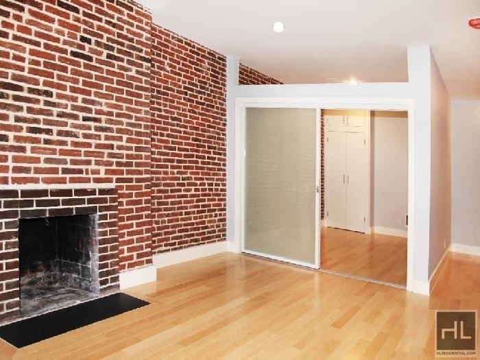 East 52 Street - Photo 2