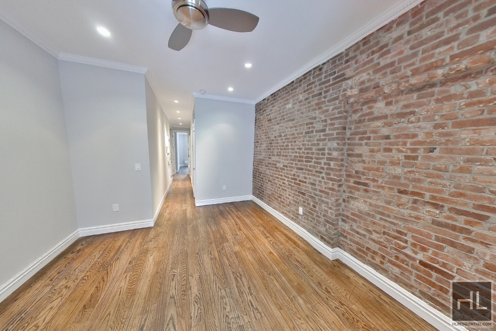 West 52nd Street - Photo 4
