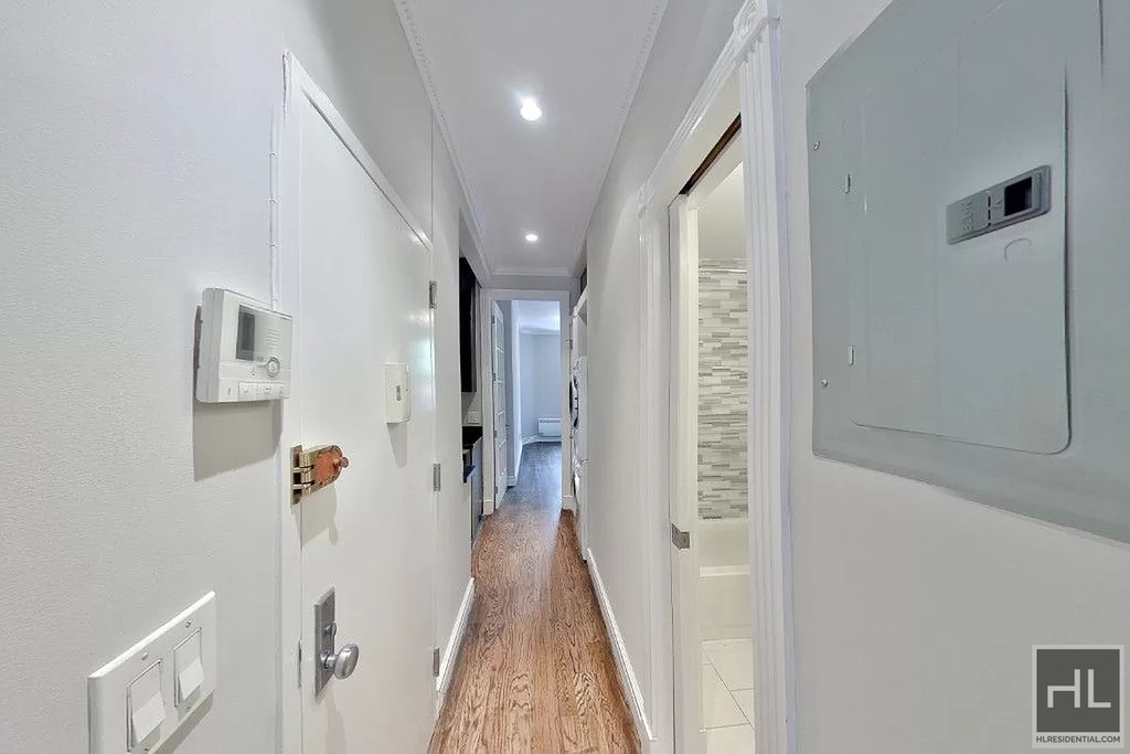 West 52nd Street - Photo 2