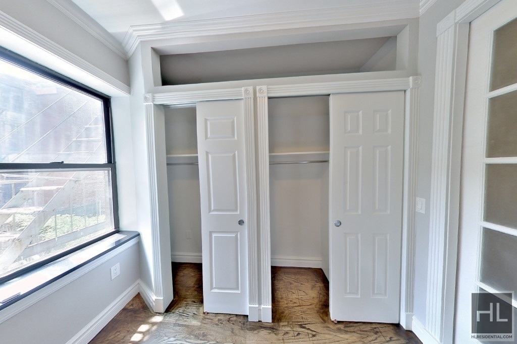 West 52nd Street - Photo 7