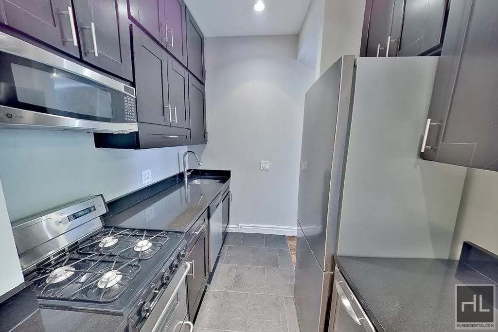 West 52nd Street - Photo 3