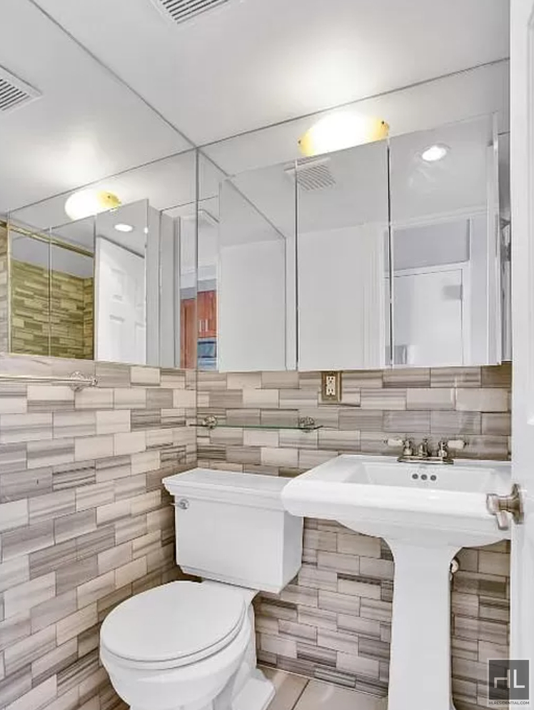 West 52nd Street - Photo 9