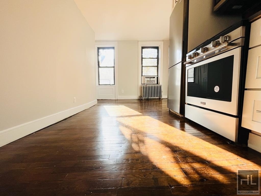 East 5 Street - Photo 0