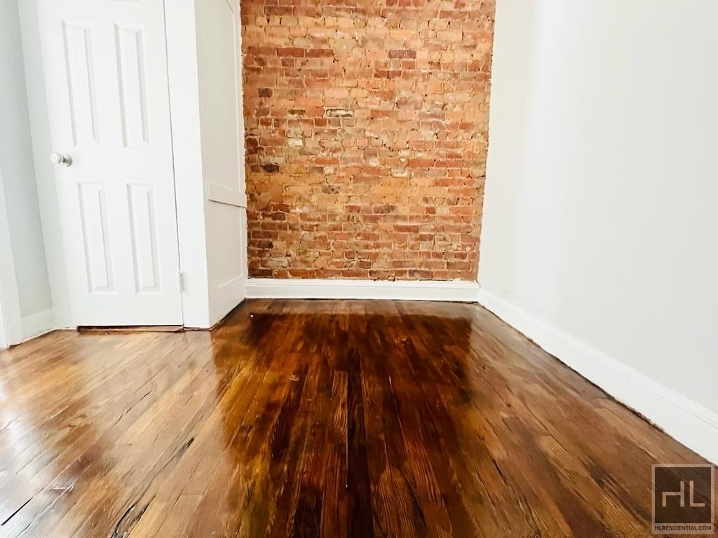 East 5 Street - Photo 2