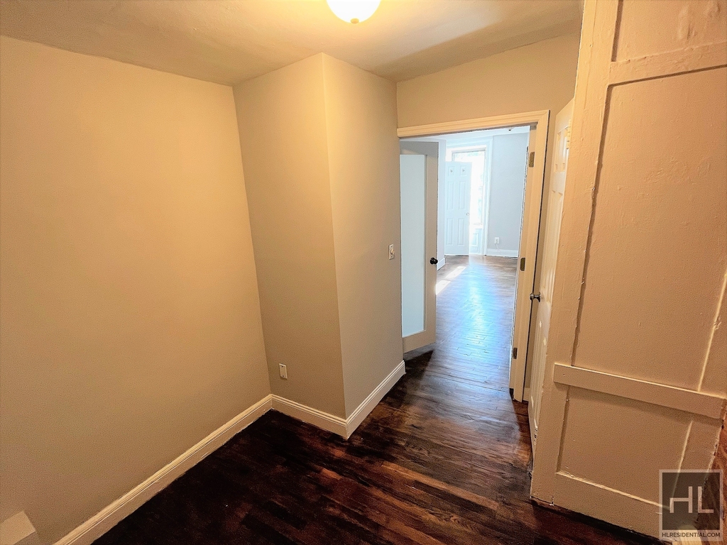East 5 Street - Photo 5