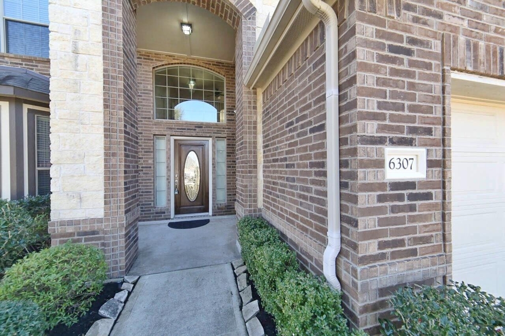 6307 Falling Briar Ln - Photo 1