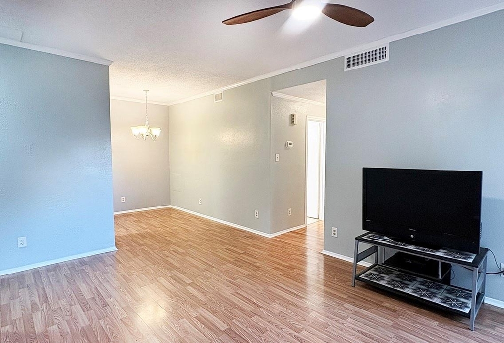 7900 N Stadium Dr - Photo 11