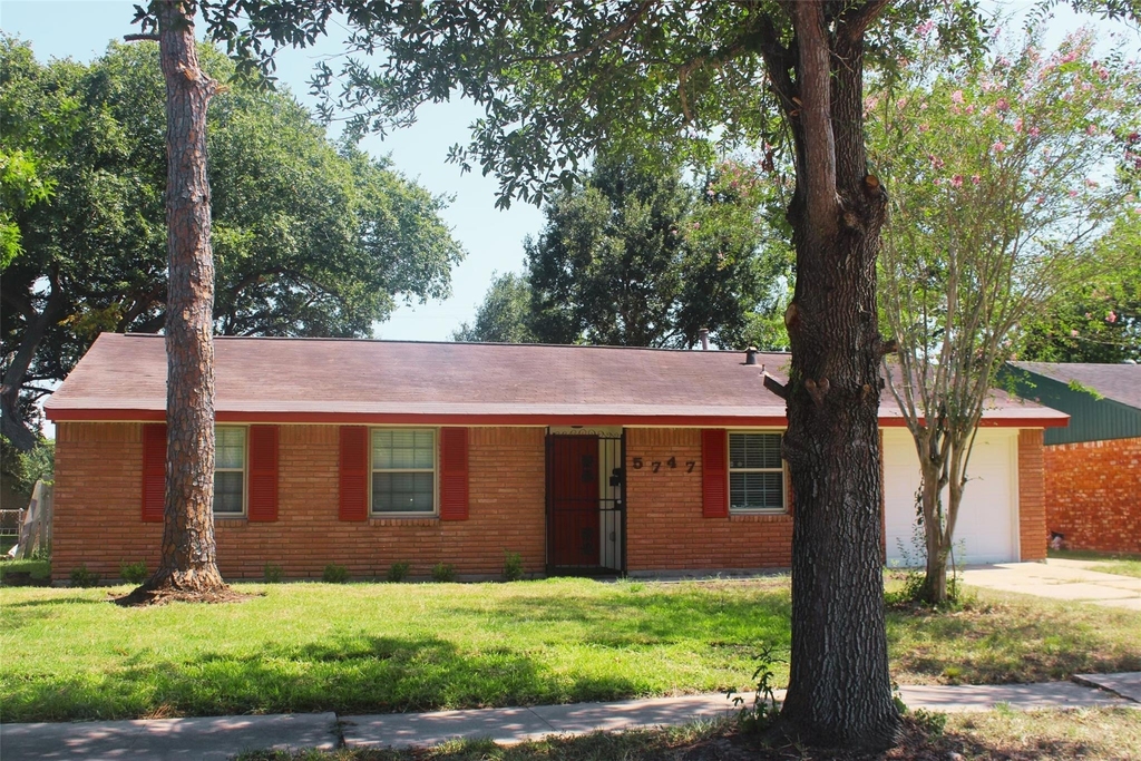 5747 Greencraig Drive - Photo 2