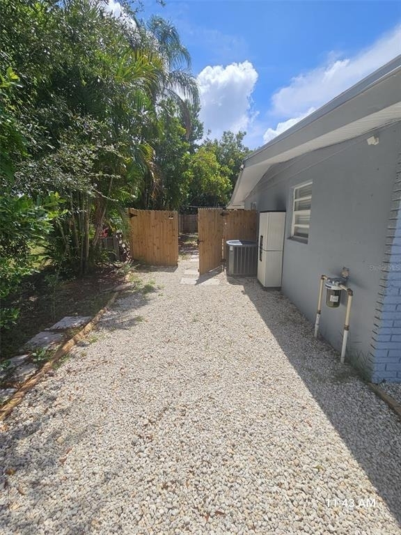 1953 W Skyline Dr - Photo 3