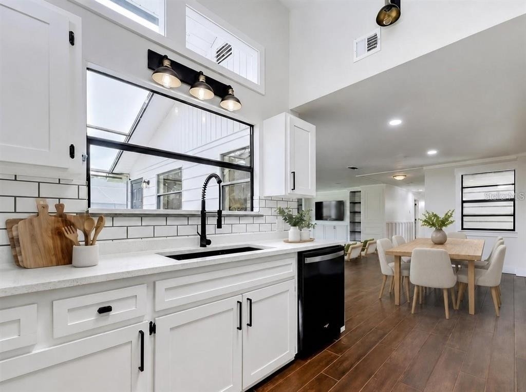 12756 Poinsettia Avenue - Photo 8