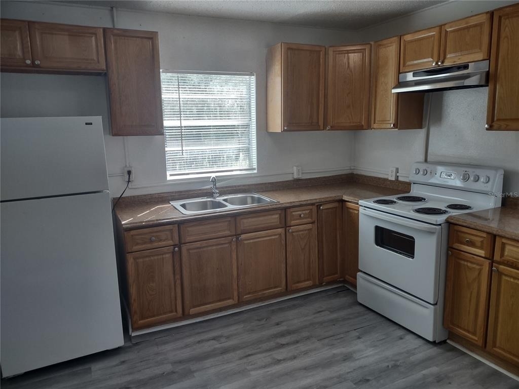 1407 Monroe Avenue - Photo 2