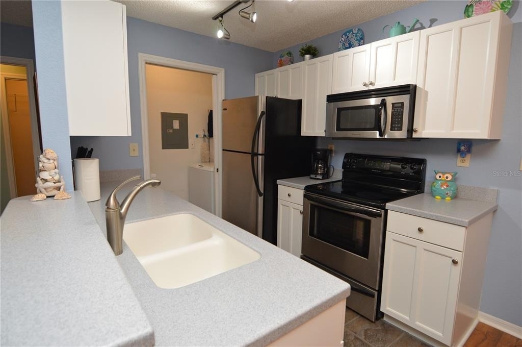 10263 Gandy Boulevard N - Photo 5