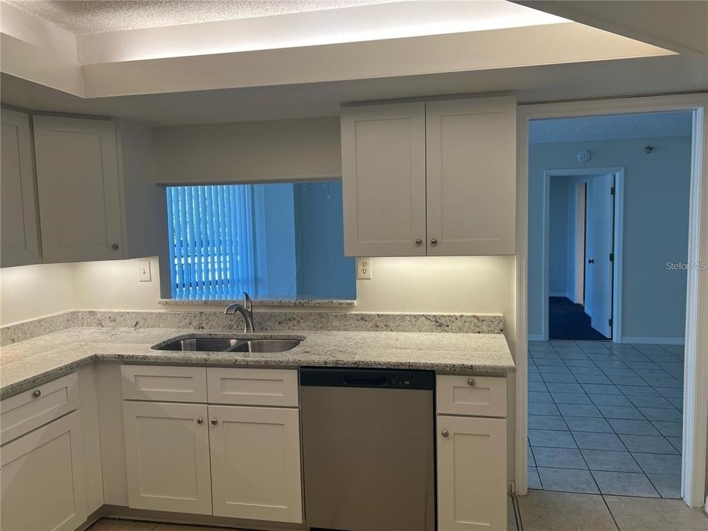 690 Island Way - Photo 2