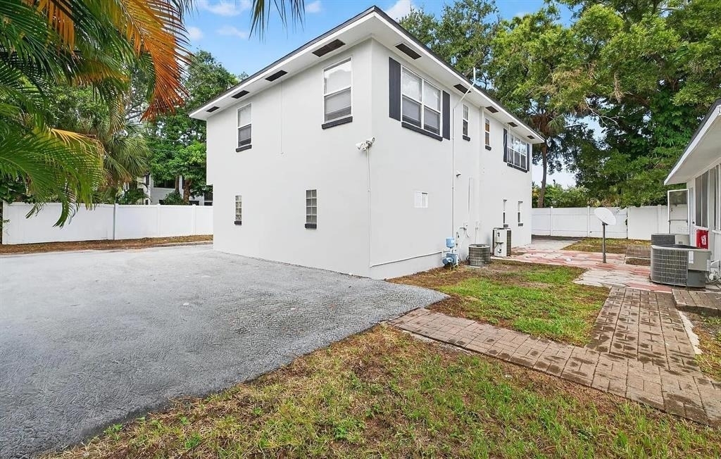 5517 Gulfport Boulevard S - Photo 17