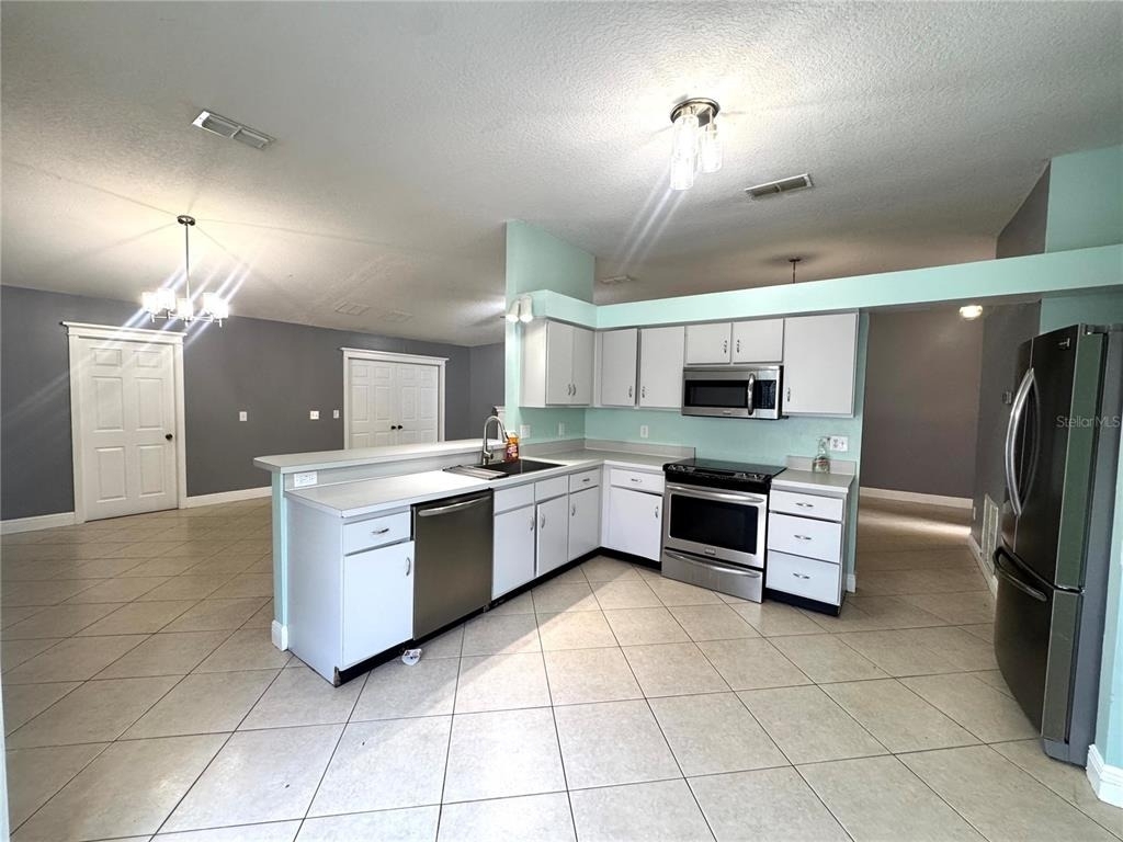 8120 Lesia Circle - Photo 5