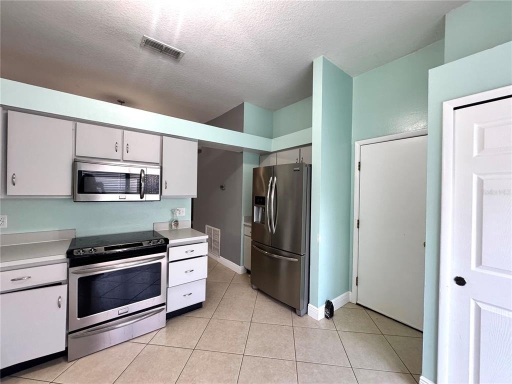 8120 Lesia Circle - Photo 7