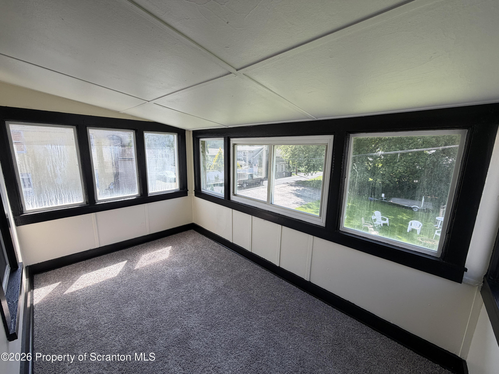 610 Moosic Street - Photo 9