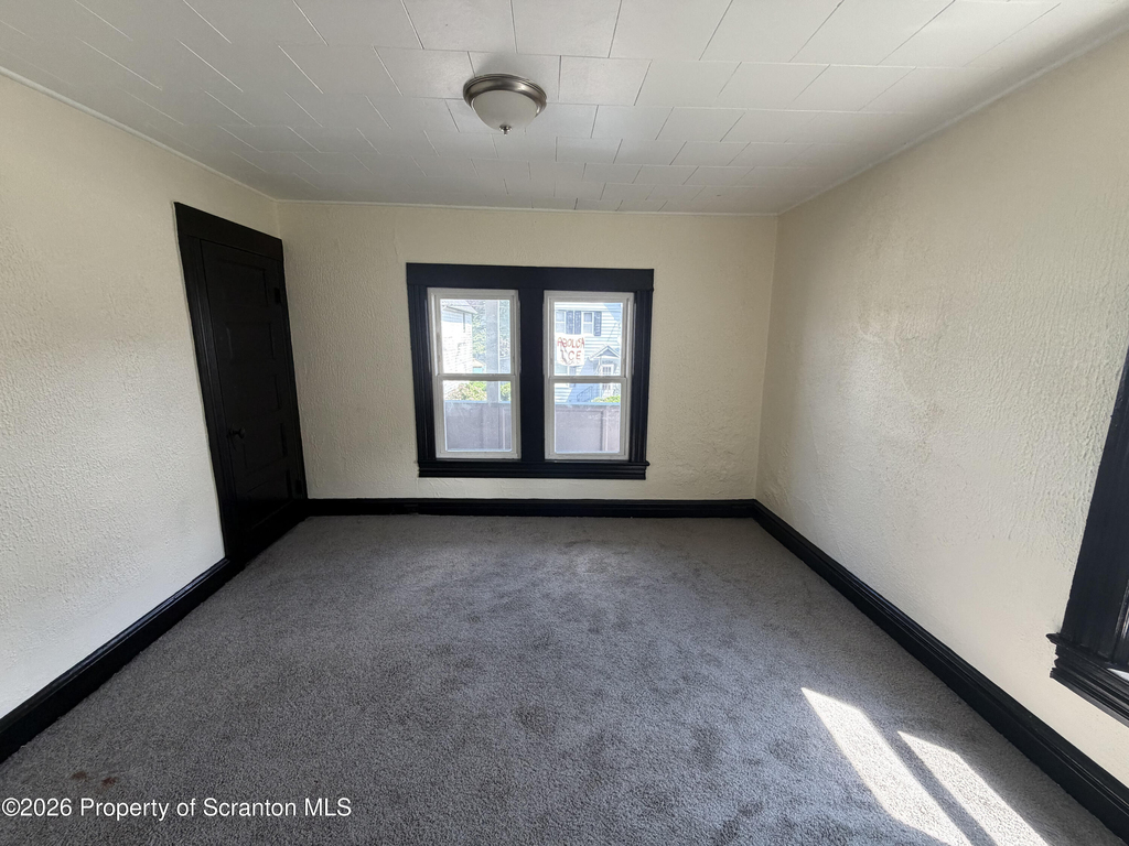 610 Moosic Street - Photo 0