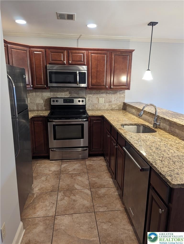 128 W 4th Street - Photo 2