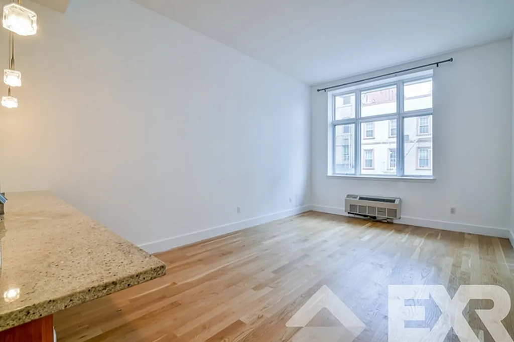 140 Hope Street - Photo 2