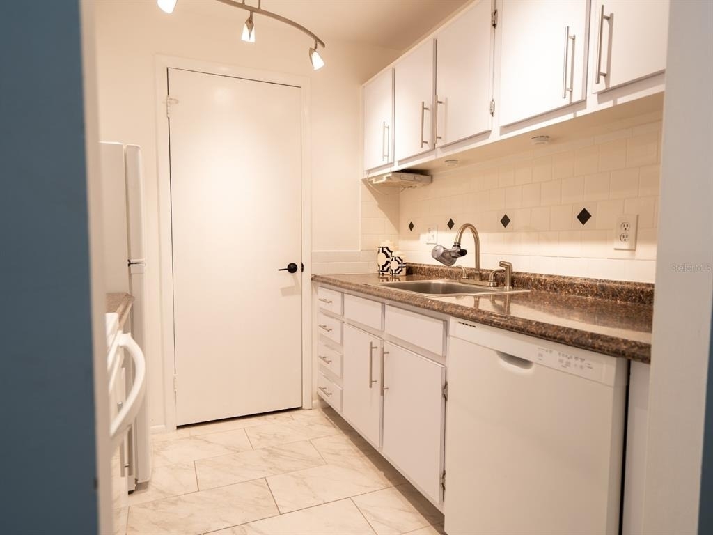 3255 Beneva Road - Photo 4