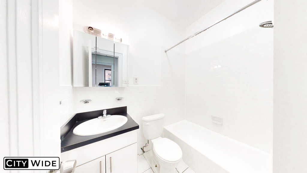 1045 Lexington Avenue - Photo 5