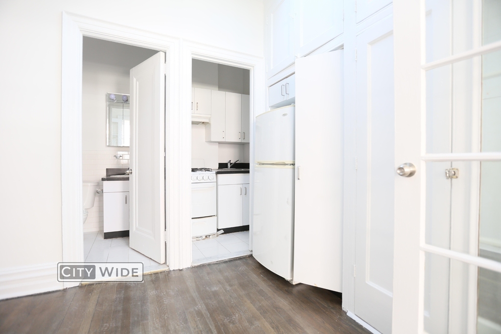 1045 Lexington Avenue - Photo 3