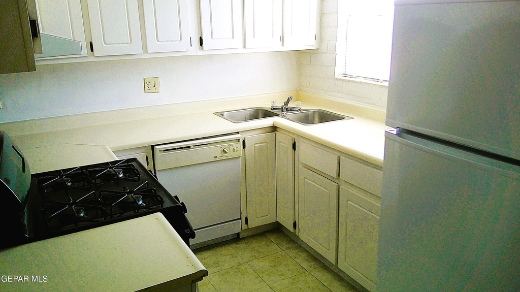 3022 E Glen Drive - Photo 7