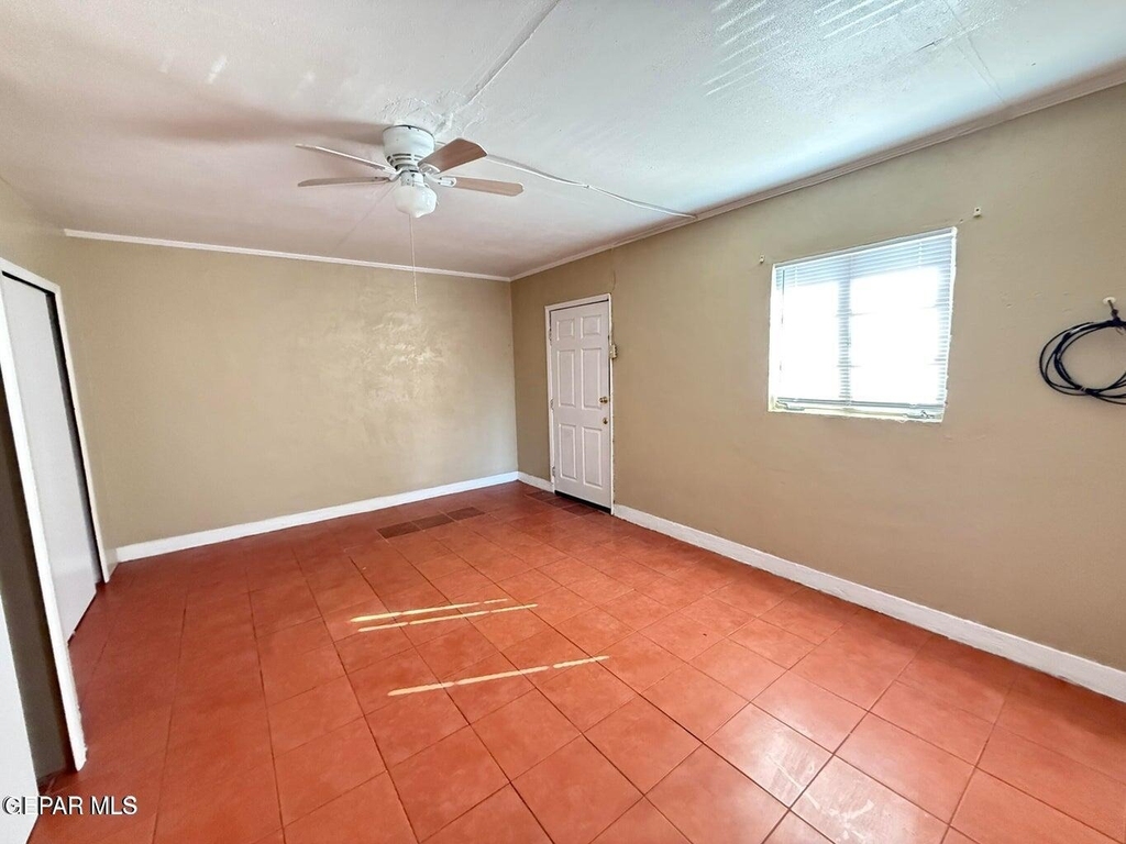 2825 Grant Avenue - Photo 2