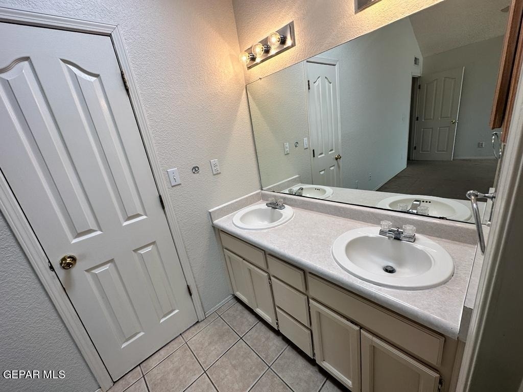 1411 Luz De Camino Way - Photo 9