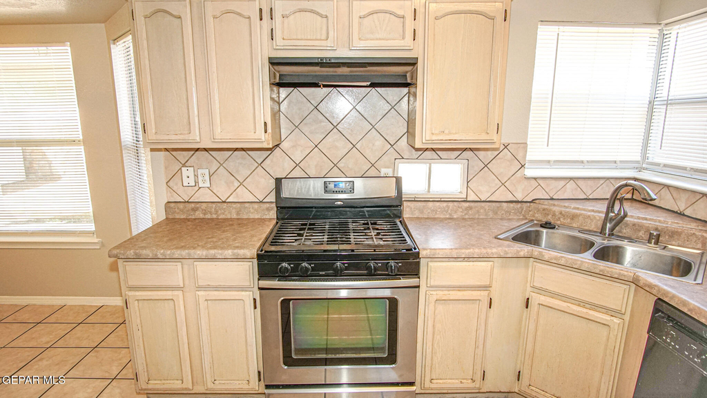 7481 Umbria Drive - Photo 10