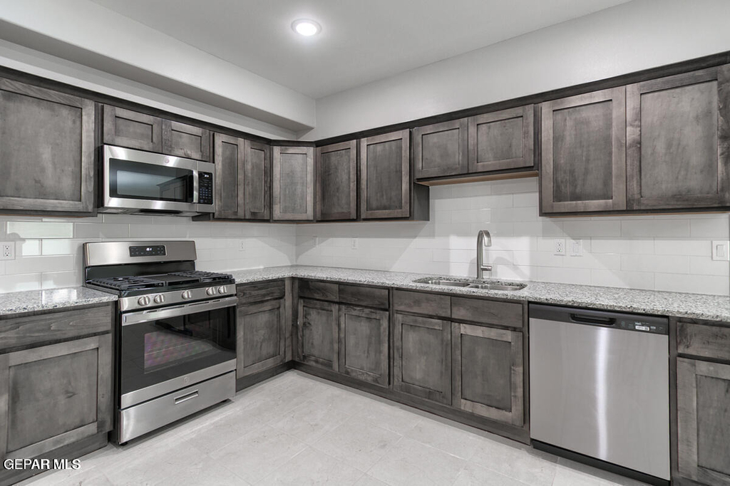 515 Dusk View Street - Photo 3
