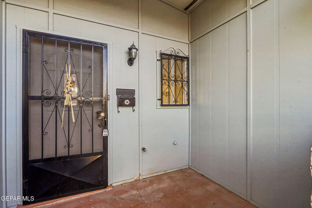 8408 Mineola Drive - Photo 3
