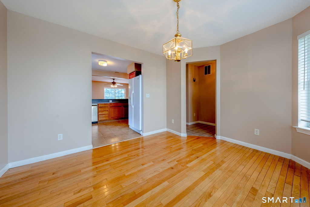47 Tunxis Street - Photo 3