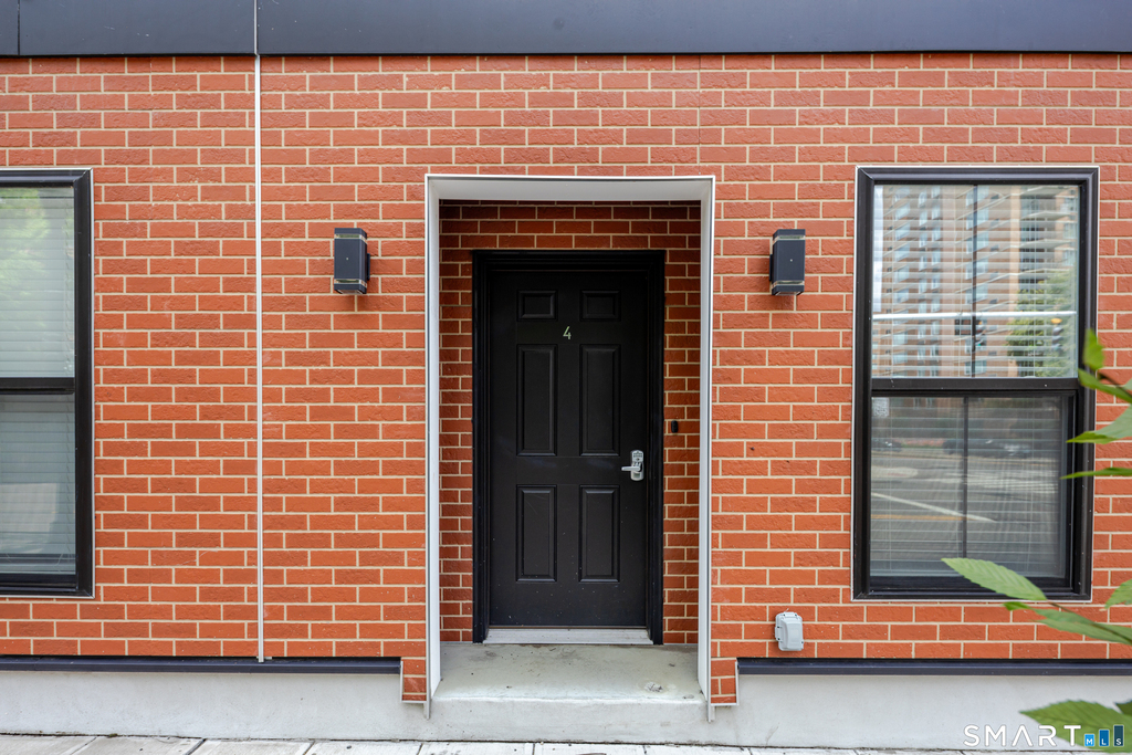 1385 Washington Boulevard - Photo 1
