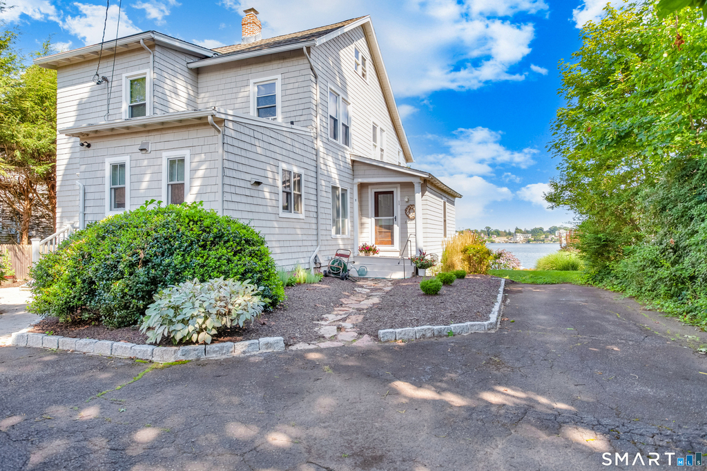 1 Howard Avenue - Photo 0