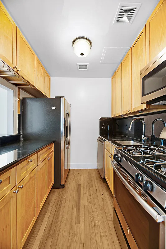 143 East 57th Street - Photo 1