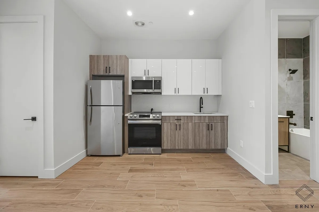 1120 Rogers Avenue - Photo 2